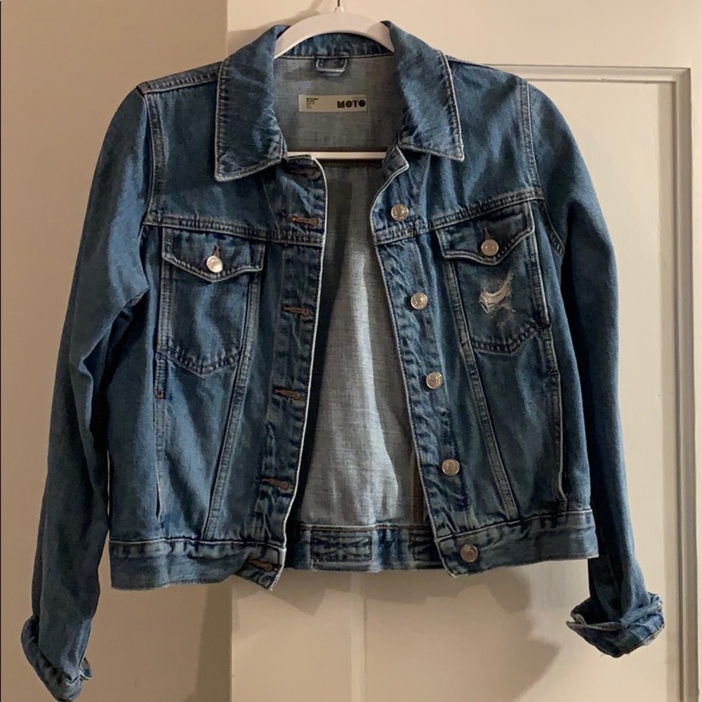 Semi-cropped jean jacket.
